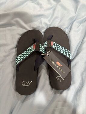 NWT Mens Vineyard Vines Black Flip Flops with Aqua Whale Pattern